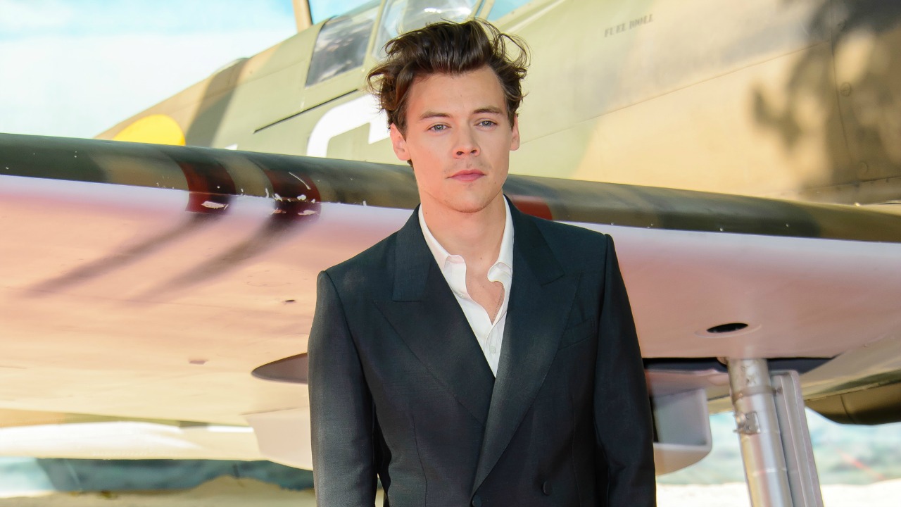 harry-styles-menghadiri-premiere-dunkirk_20170714_164139.jpg