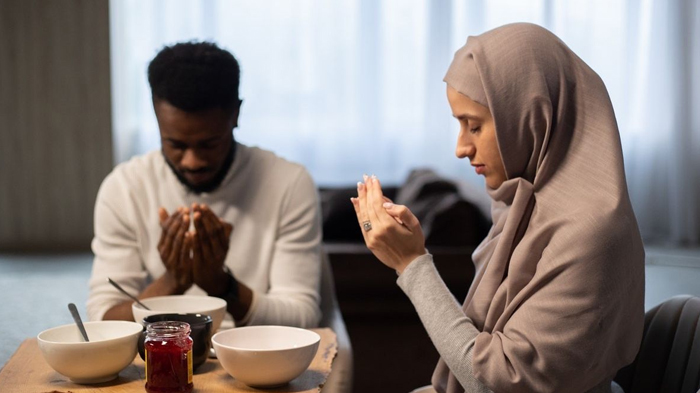 ilustrasi-berdoa-sebelum-makan-sahur.jpg