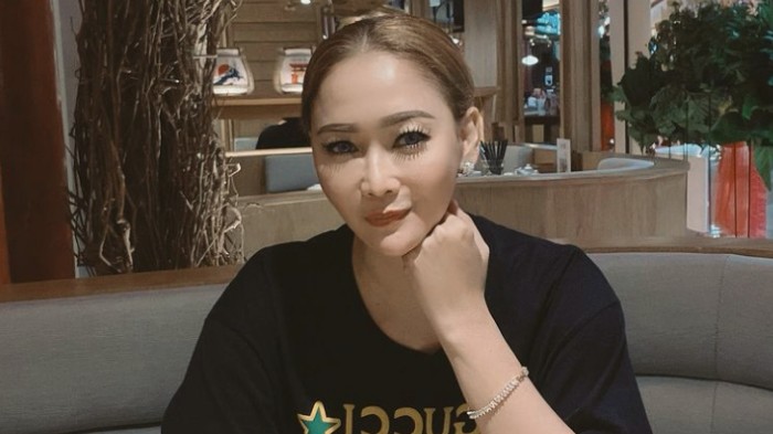 inul-daratista-ditanya-kapan-hamil-lagi.jpg