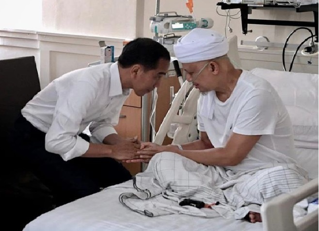 jokowi-jenguk-arifin-ilham.jpg