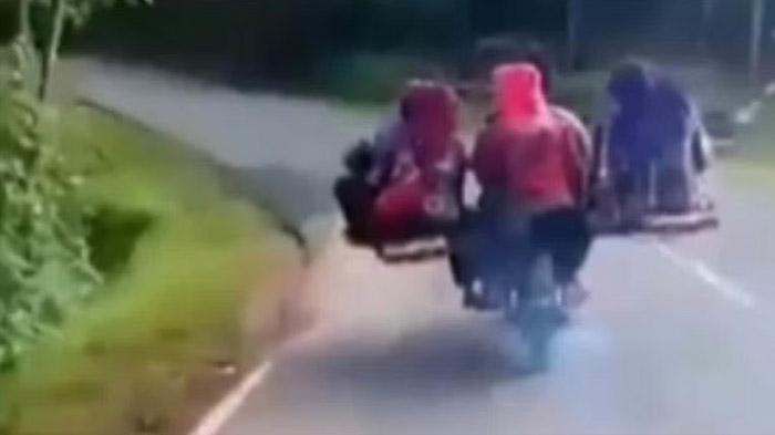 Kok Bisa? Pria Bawa 8 Penumpang dengan Sepeda Motor, Aksi Ngebut di Jalan Raya Terekam Kamera