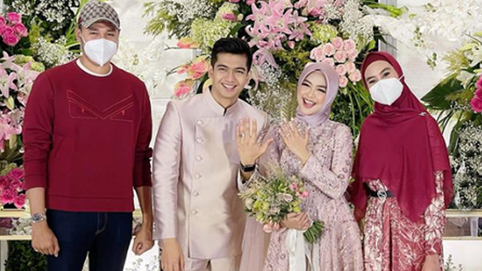 kartika-putri-buka-saat-habib-usman-dinilai-di-acara-lamaran-ria-ricis-dengan-teuku-ryan.jpg