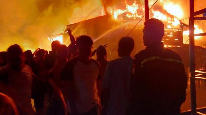 INNALILLAHI, Kebakaran di Rohil Riau Lalap 11 Rumah, 3 Orang Tewas Terpanggang Terkunci Dalam Rumah