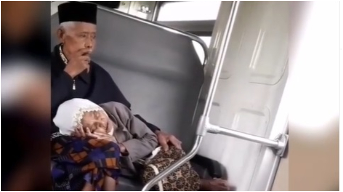 Kisah Manis Video Viral Nenek Tertidur di Pangkuan Kakek Saat Naik Prameks, Sudah 57 Tahun Menikah