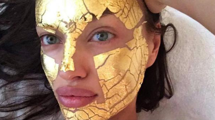 Busyet! Rahasia Cantik Model Dunia Ini Adalah dengan Menggunakan Masker Senilai 4 Juta?