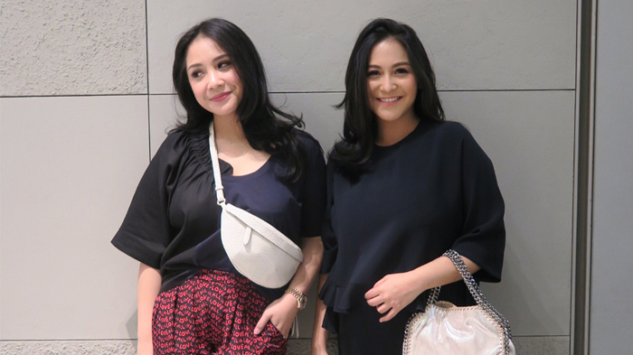 Belanja Bareng, Nagita Slavina & Caca Tengker Kompak Pakai Alas Kaki Seharga Motor