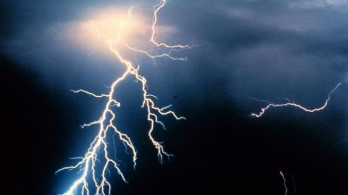 petir-hujan.jpg