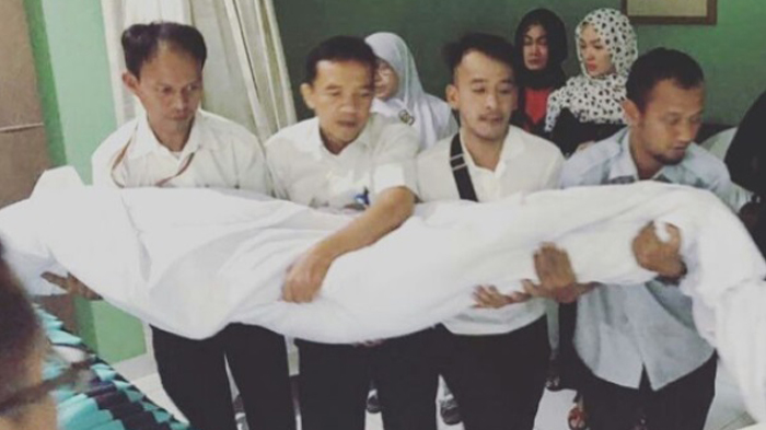 Luna Maya Turut Dalam Mobil Jenazah, yang Dilakukan Ruben Onsu Ini Tak Kalah Mengharukan!