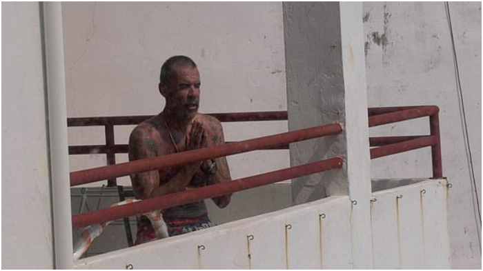 Stres Gara-gara Lockdown, Pria Ini Lempar Istrinya dari Lantai 7 Apartemen, Terekam Lakukan Hal Ini