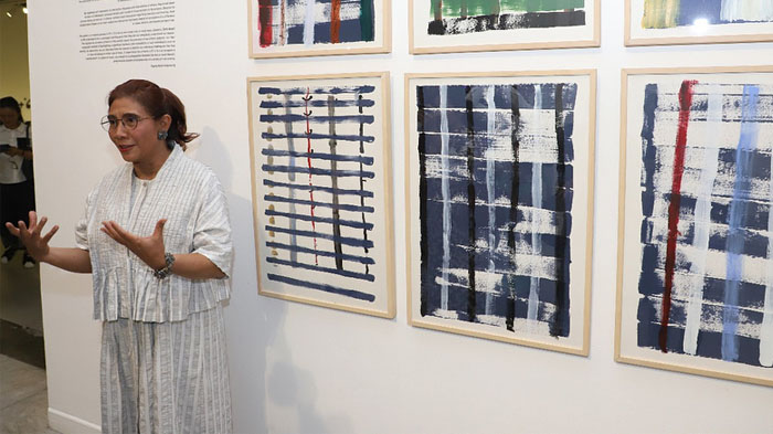 Lukisan Karya Goenawan Mohamad & Hanafi Ini Curi Pehatian Menteri Susi Pujiastuti, Sampai Wajib Foto