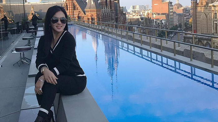 Syahrini Suka Pakai Sandal saat Santai, Inilah Wujud Alas Kaki Incess, Seharga DP Rumah Subsidi!