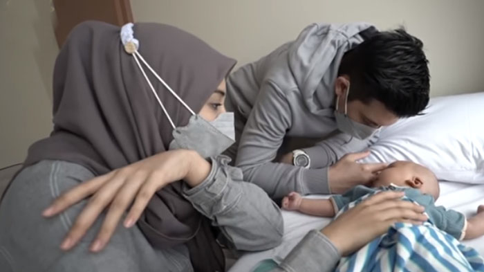 Ukkasya Disunat Pada Usia Kurang dari 1 Bulan, Zaskia Sungkar Beri Alasan, Irwansyah: Agak Ngeri