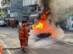 Mobil-milik-dosen-Universitas-Brawijaya-terbakar-di-Malang.jpg