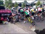 Puluhan-atlet-balap-sepeda-Pra-PON-XII-di-Kota-Lubuklinggau-alami-insiden-kecelakaan.jpg