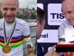 Ricardo-Ten-Argiles-mendapat-hadiah-jam-tangan-setelah-juarai-2023-UCI-World-Championships.jpg