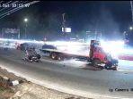Tangkapan-layar-dari-rekaman-CCTV-kecelakaan-di-exit-tol-bawen.jpg