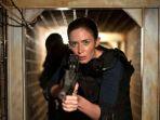 aksi-emily-blunt-dalam-film-sicario.jpg