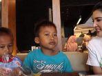 ashanty-bersama-putra-anak-menjual-cilok.jpg
