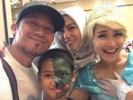 ayu-ting-ting-dan-keluarga-denny-cagur_20170114_151806.jpg