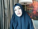 celine-evangelista-beber-alasan-memakai-hijab.jpg