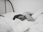 dampak-buruk-kebiasaan-sebelum-tidur.jpg