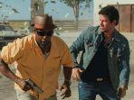 denzel-washington-dan-mark-wahlbeg-dalam-film-2-guns.jpg