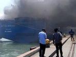 detik-detik-evakuasi-penumpang-kapal-terbakar.jpg