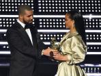 drake-dan-rihanna_20160829_143932.jpg