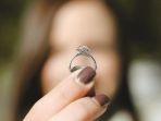 ilustrasi-cincin-tunangan-untuk-calon-istri.jpg