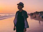 ilustrasi-outfit-pantai-untuk-pria.jpg