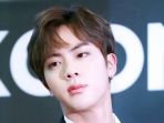 Meski Super Sibuk, Jin BTS Terciduk Dinner dengan Teman-Teman Artisnya Ini!