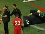 kiper-tunisia-pura-pura-cedera-demi-rekan-setim-buka-puasa_20180604_172517.jpg