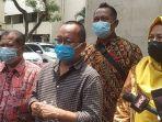 kuasa-hukum-para-korban-odie-hudiyanto-tengah-dan-agustin-kanan.jpg