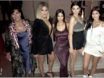 kylie-jenner-dan-keluarga_20170811_191226.jpg