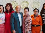 maia-estianty-berfoto-bersama-mario-teguh-linna-teguh-dan-yang-lainnya_20170201_201214.jpg