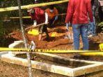 makam-jenazah-bocah-kelas-1-sd-yang-dibunuh-orangtuanya-kembali-digali.jpg