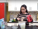 nagita-buat-dalgona-coffee.jpg