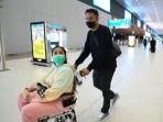 Nagita Slavina Terlihat Duduk di Kursi Roda, Berikut Harga dan 2 Tas yang Dipakainya saat di Bandara