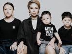 nikita-mirzani-bersama-tiga-anaknya-yang-beda-ayah.jpg