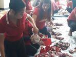 nikita-willy-ikut-turun-langsung-membagikan-daging-kurban.jpg
