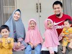 Putra Bungsu Jalani Operasi Pagi Ini, Oki Setiana Dewi Mohon Doa, 'Doain ya Tante dan Kakak Online'