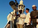 orang-yang-sedang-meneliti-hilal_20170526_194133.jpg