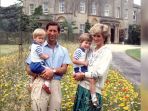 pangeran-charles-pangeran-william-pangeran-harry-dan-putri-diana_20180604_090516.jpg