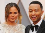 pasangan-chrissy-teigen-dan-john-legend_20170227_202025.jpg