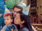 pasangan-mark-zuckerberg-dan-priscilla-chan-bersama-dengan-anaknya-max_20170311_171232.jpg
