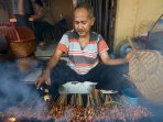 pedagang-sate-bernama-pak-haji-ramli-menginspirasi-ribuan-netizen_20170605_192740.jpg