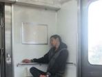 penumpang-kereta-yang-tertidur-pulas-ini-dibilang-punya-darah-dragonbol-kok-bisa_20180104_190714.jpg