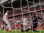 penyelamatan-gemilang-david-de-gea-melawan-liverpool_20171014_215424.jpg