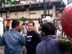 pesepeda-motor-ngamuk-saat-diperingatkan-lewat-trotoar_20170715_154101.jpg