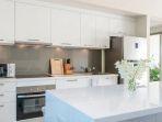 pilihan-warna-yang-baik-untuk-feng-shui-dapur-anda-putih-melambangkan-kesederhanaan.jpg